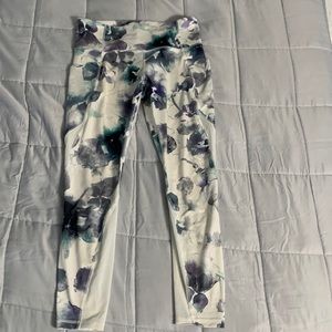 Athletes size medium 7/8 leggings